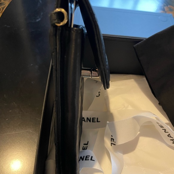 CHANEL Black Quilted Caviar Phone Holder New - Picture 7 of 10